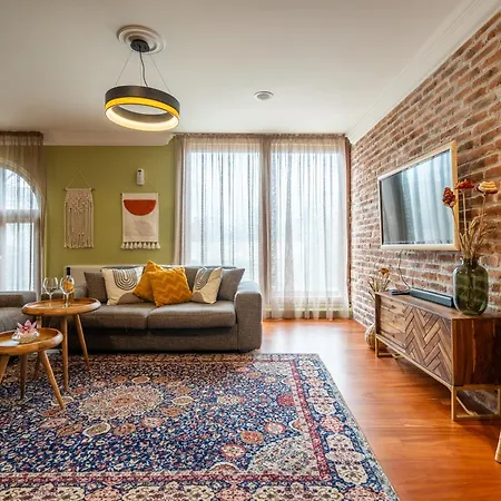 Renovated Boutique Petrus Apartment