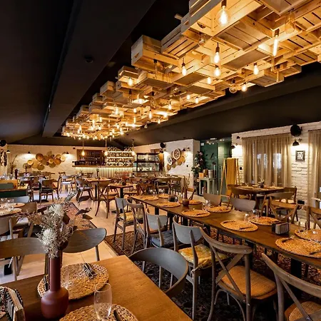 Renovated Boutique Petrus Апартаменты