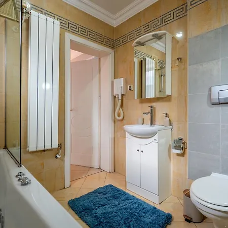 Renovated Boutique Petrus Apartament *