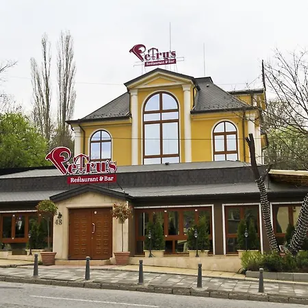 Renovated Boutique Petrus Apartament *