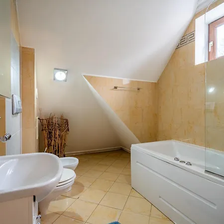 Renovated Boutique Petrus *